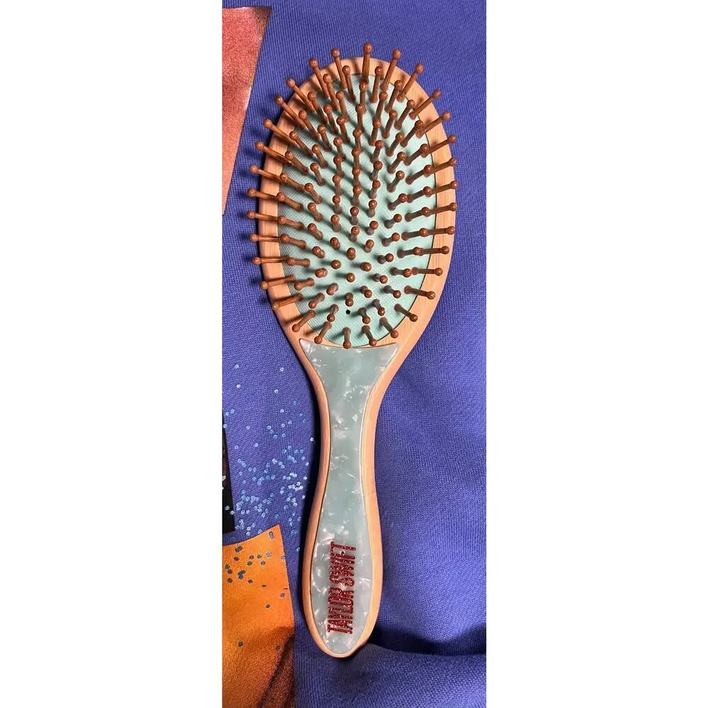 Taylor Swift Hair Brush - Picture 3 of 4